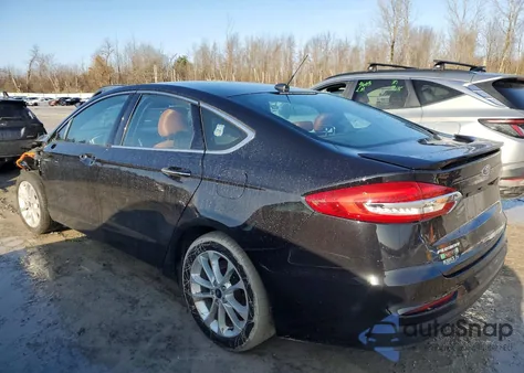 2019 Ford Fusion Titanium z USA, uszkodzony, nr VIN 3FA6P0SU8KR228231